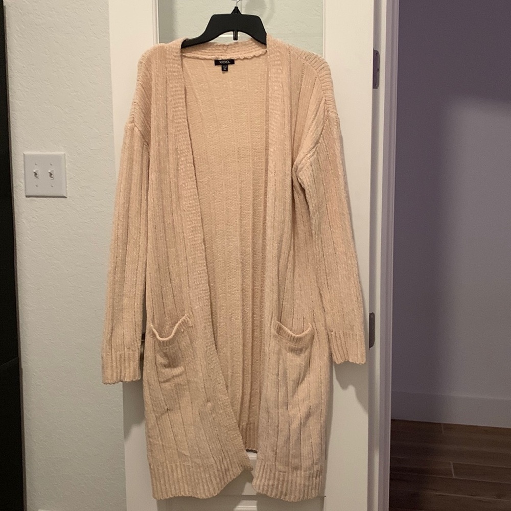Crème color chenille tunic sweater! So soft and comfy! Like new!